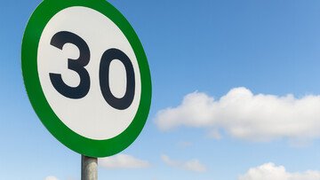 Arrivano i segnali di velocità verde. Ecco cosa significano