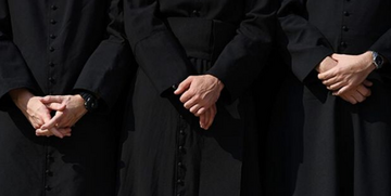 I preti si possono sposare? Cosa dice la legge sul celibato