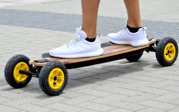 Skateboard elettrico: come funziona, tipologie, prezzi, migliori modelli