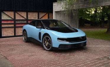 Schiaffo all'auto elettrica Ferrari Luce dal Presidente di Confindustria Orsini. “Io la prenderei col motore”