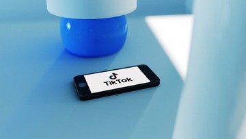 Come TikTok ti spia e usa i tuoi dati (e come evitarlo)