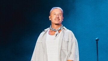 Quanto guadagna Macklemore? Il patrimonio del rapper escluso dal tour di Ed Sheeran