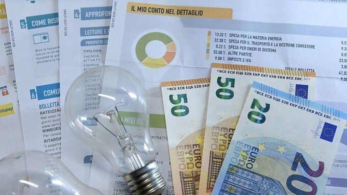 Prezzi elettricità scendono in Europa. Ma non in Italia, ecco perché