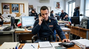 Maxi truffa da €96.000 euro con il finto poliziotto al telefono. Come funziona (e come difendersi)