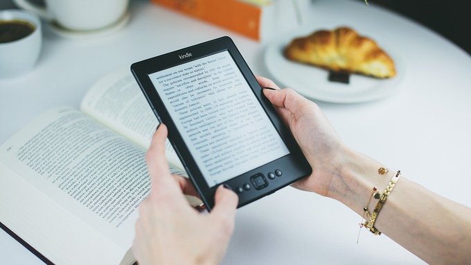 EBook reader, le migliori offerte per risparmiare e leggere in comodità