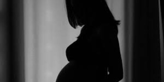 Scadenza contratto durante la maternità: conseguenze e cosa spetta alla lavoratrice