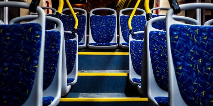 Multa sull'autobus per chi è senza biglietto: importi e quando non pagarla