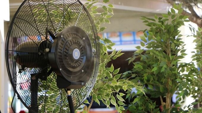 Quest'azienda ha donato 500 ventilatori agli anziani senza aria condizionata