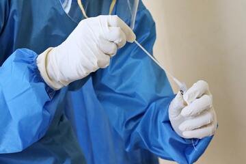Fare il tampone ogni 48 ore fa male? I rischi e i pericoli per la salute