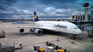 Lufthansa torna a volare nel terzo trimestre: c'è il primo utile dalla pandemia