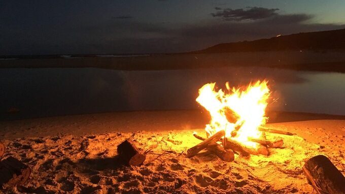 Coprifuoco e mascherina all'aperto: nuove restrizioni per il Ferragosto
