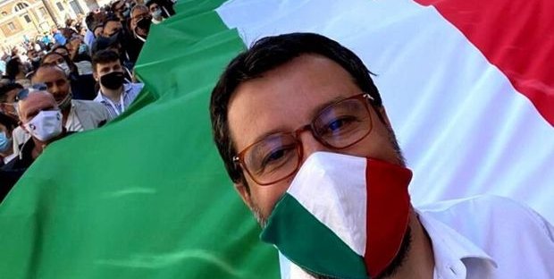 Salvini vuole le elezioni a settembre: “Conte è finito, voto con regionali e referendum”