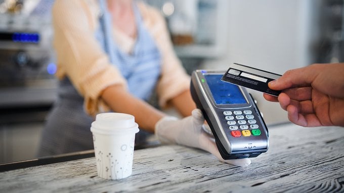 Pos obbligatorio, come denunciare chi non fa pagare col bancomat
