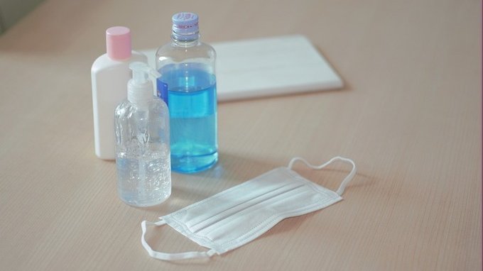 Gel mani tossici: 75 prodotti ritirati. Lista completa marchi e lotti