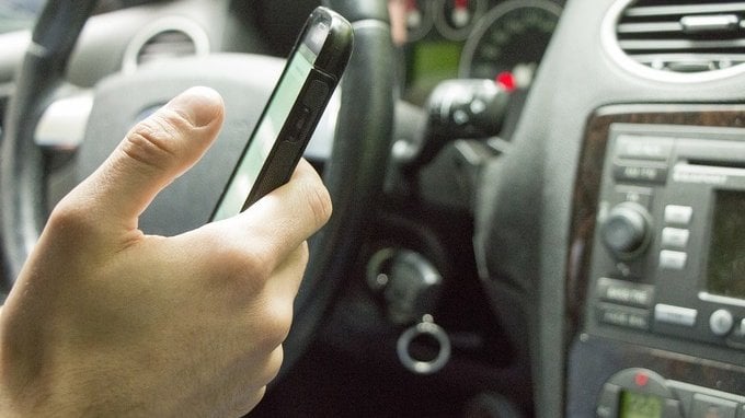 Queste nuove luci sull'auto sono obbligatorie, chi riguardano le nuove regole UE