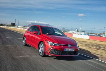 Novità Volkswagen: presentate le nuove Golf GTI, GTD, GTE e Touareg R