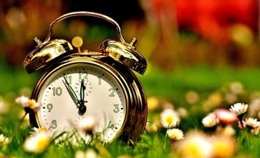 Cambio ora legale, addio ora solare. Quando e come spostare le lancette