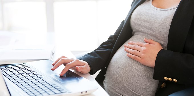 Dimissioni per maternità: come comunicarle, preavviso e diritto alla NASpI