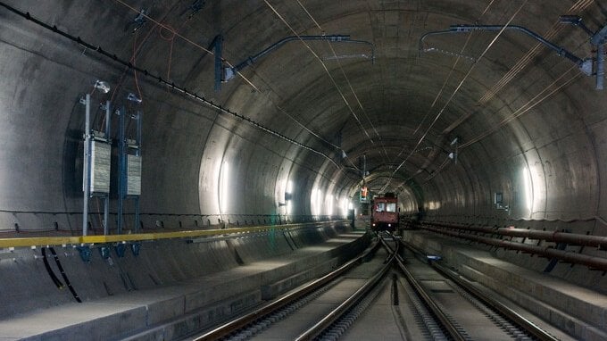 Il tunnel ferroviario più lungo al mondo è in costruzione, costa €10,5 miliardi e passerà in Italia