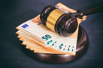 Commessa licenziata per aver rubato i punti dei clienti. Ora vuole ottenere un maxi risarcimento 