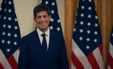 Tassi Fed invariati al 3,75%-4%, Warsh spiega il motivo della pausa. E annuncia novità riunioni 2027-2028