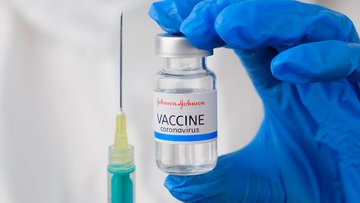 Vaccino Johnson & Johnson, via libera seconda dose: come funziona e a chi tocca