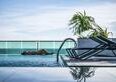 Non trova il lettino nella piscina dell'hotel. Risarcito con 1.000 euro