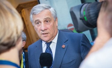 Taglio Irpef fino a 60.000 euro e flat tax per le tredicesime, la proposta