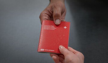 Passaporto svizzero in 5 cinque anni: la proposta corre verso il referendum