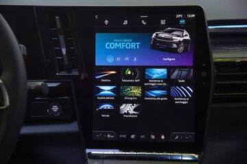 Renault Espace: i sistemi Multi-Sense e 4Control Advanced