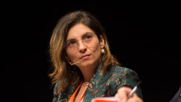 “Ristoranti vuoti? Imprenditori cambino business”: bufera su Castelli (M5S)