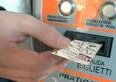 Truffa trasporti pubblici, è boom di falsi SMS svuota-conto per i passeggeri ATM e ATAC. Come difendersi