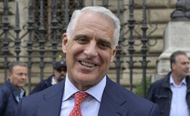 Azioni UniCredit volano, Orcel pronto (di nuovo) a comprare una banca italiana?
