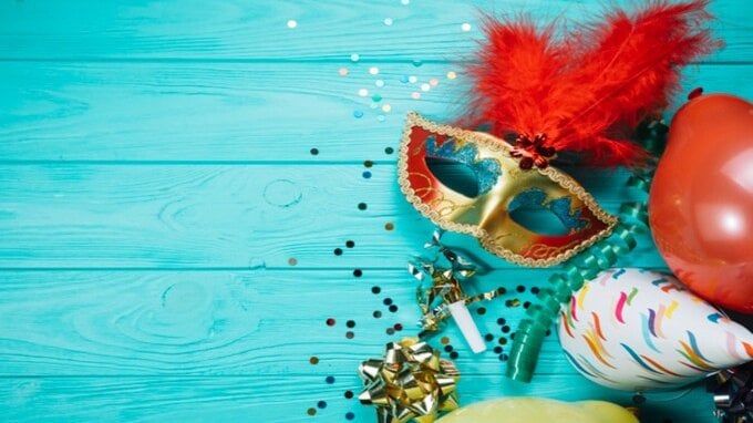 Martedì grasso, festivo o lavorativo? Le conseguenze in busta paga