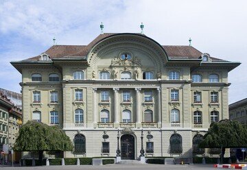 Perdita miliardaria per la Banca Nazionale Svizzera. E a febbraio cresce anche l'inflazione (+0,7%)