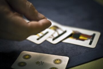 Vietato giocare a carte: arrivano le nuove regole anti-Covid