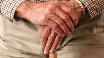 Versa 46 anni di contributi, ma a 69 anni gli tolgono comunque la pensione