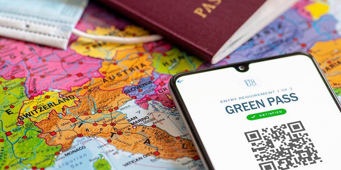 Viaggi in Europa, nuove regole: addio alla mappa, vale solo il green pass