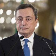 Quirinale: Mario Draghi gioca a scacchi contro la politica italiana
