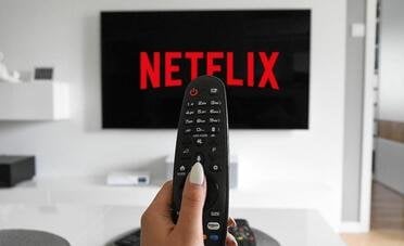 Netflix aumenta i prezzi di tutti piani di streaming (ma non ovunque)