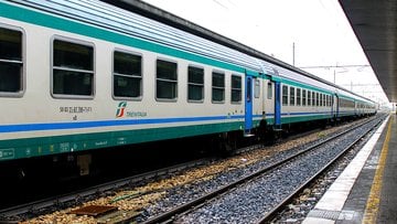 Il calendario degli scioperi di ottobre, le date per le proteste di treni, mezzi pubblici e aerei
