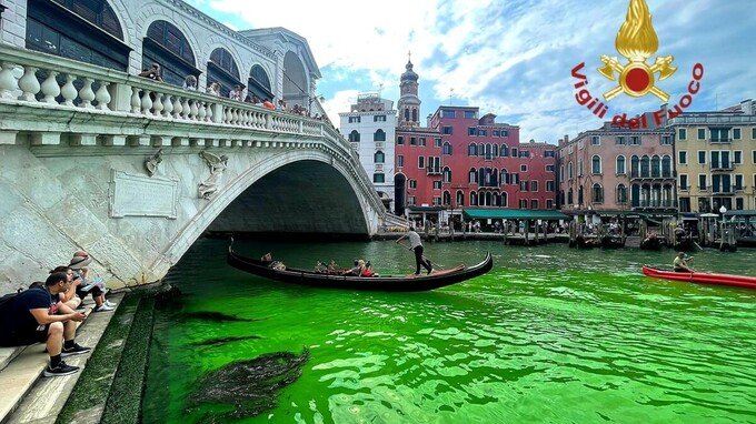 Cos'è un liquido tracciante, possibile causa del Canal Grande di Venezia diventato verde