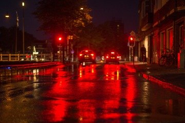 Quando si può passare con il rosso (e annullare le multe)