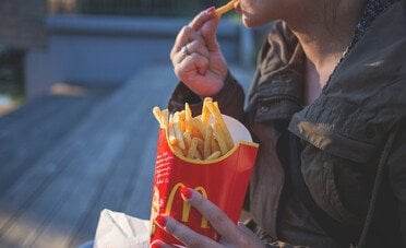 Quanto guadagna chi lavora in McDonald's, la tabella con lo stipendio aggiornato