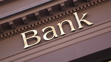 Le azioni delle banche italiane tra spread, BCE e dividendi al 6%. Cosa c'è dietro la risalita a Piazza Affari?