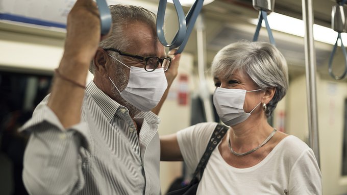 Quando potrebbe essere eliminato l'obbligo di mascherine al chiuso