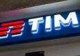 Azioni TIM-Telecom Italia affondano a Piazza Affari con l'addio storico e quei premi. Gli effetti su Poste