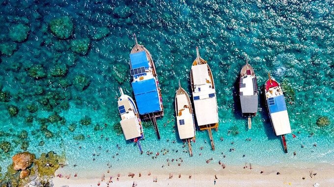 Questa fantastica isola si trova nel Mediterraneo, ma sembra caraibica (e andarci costa molto meno)
