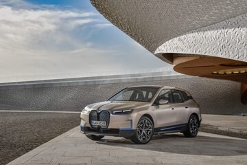 Bmw iX è stato svelato: prime immagini