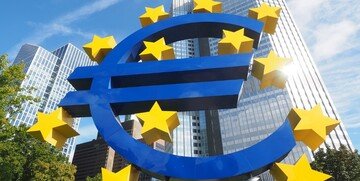 Tegola sull'Eurozona: Moody's ha tagliato l'outlook sui debiti sovrani. I motivi sono 3